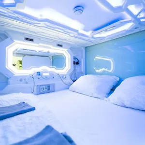  Capsule hotel Space - Downtown